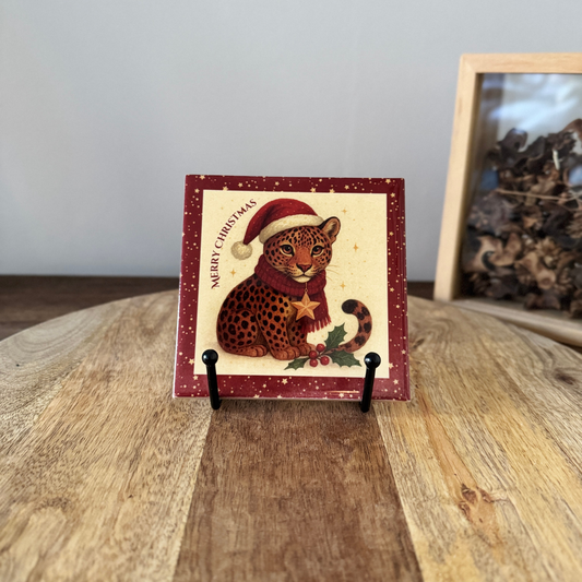 Kerstluipaard op een tegeltje - Merry Christmas