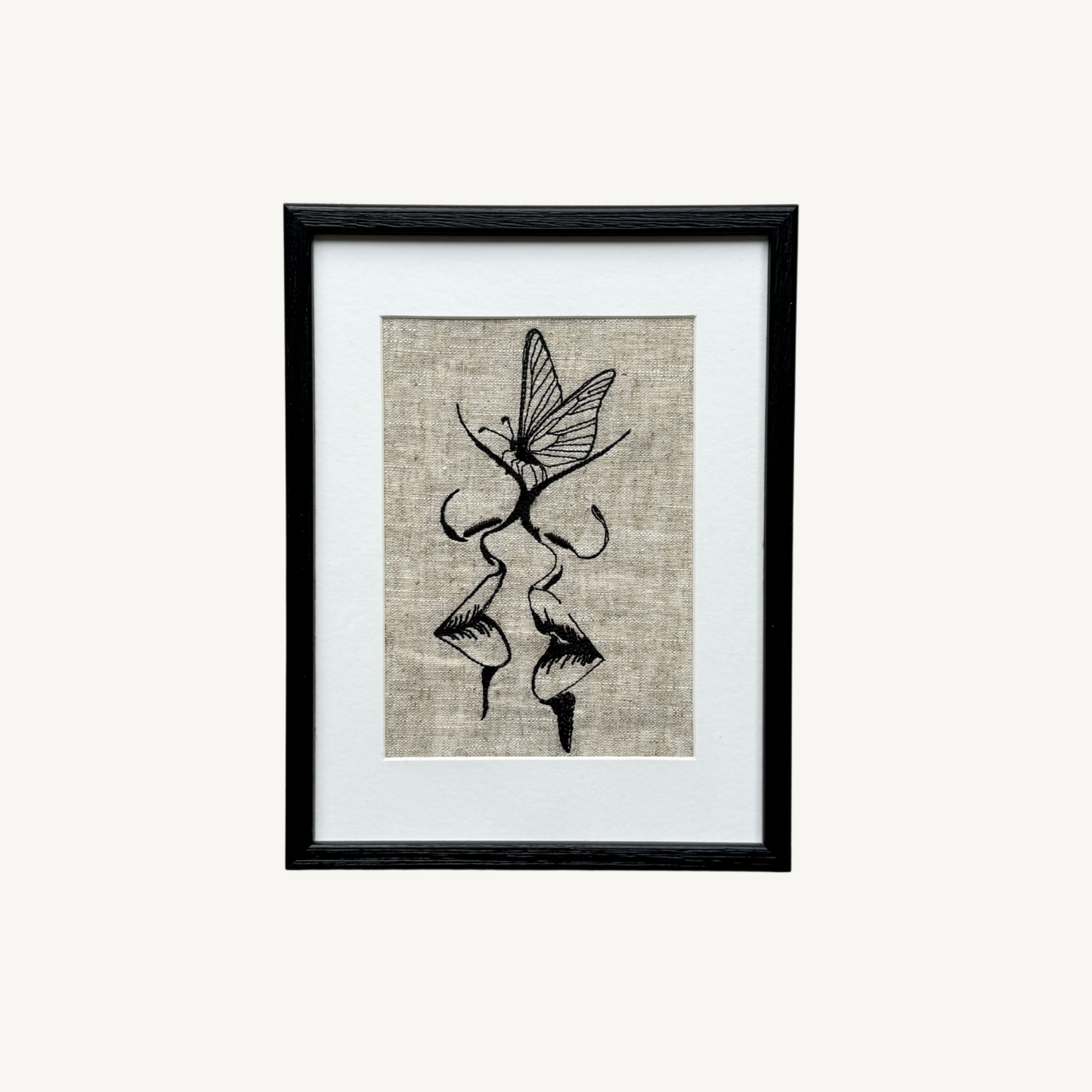 Vlinderkus - Geborduurd koppel op linnen